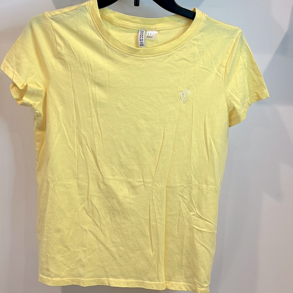 💛 NWOT Divided Yellow T-shirt with Embroidered Heart in Size Small